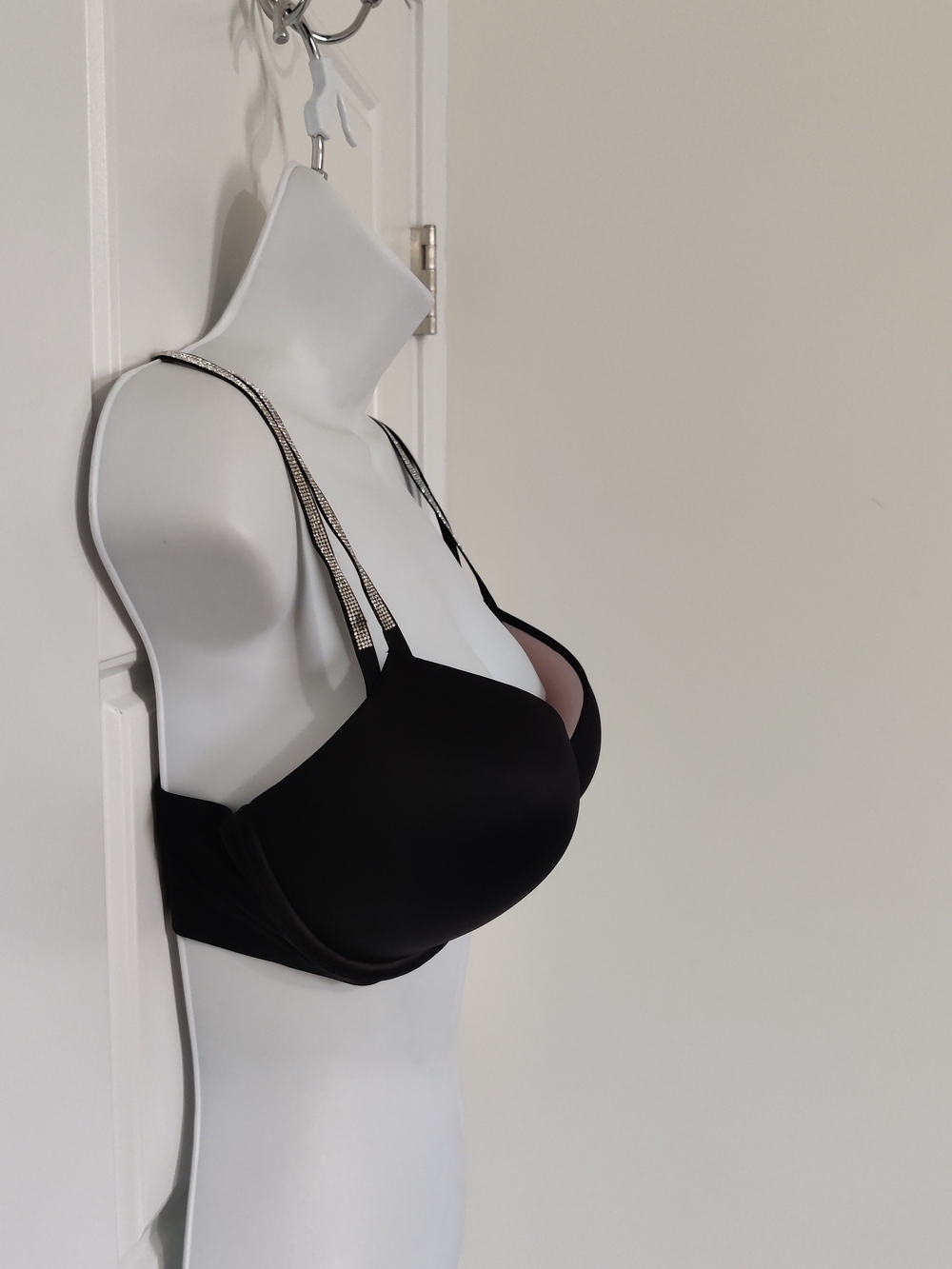 Victoria's Secret Bombshell Plunge Bra Size 36C NWOT - Picture 4 of 8